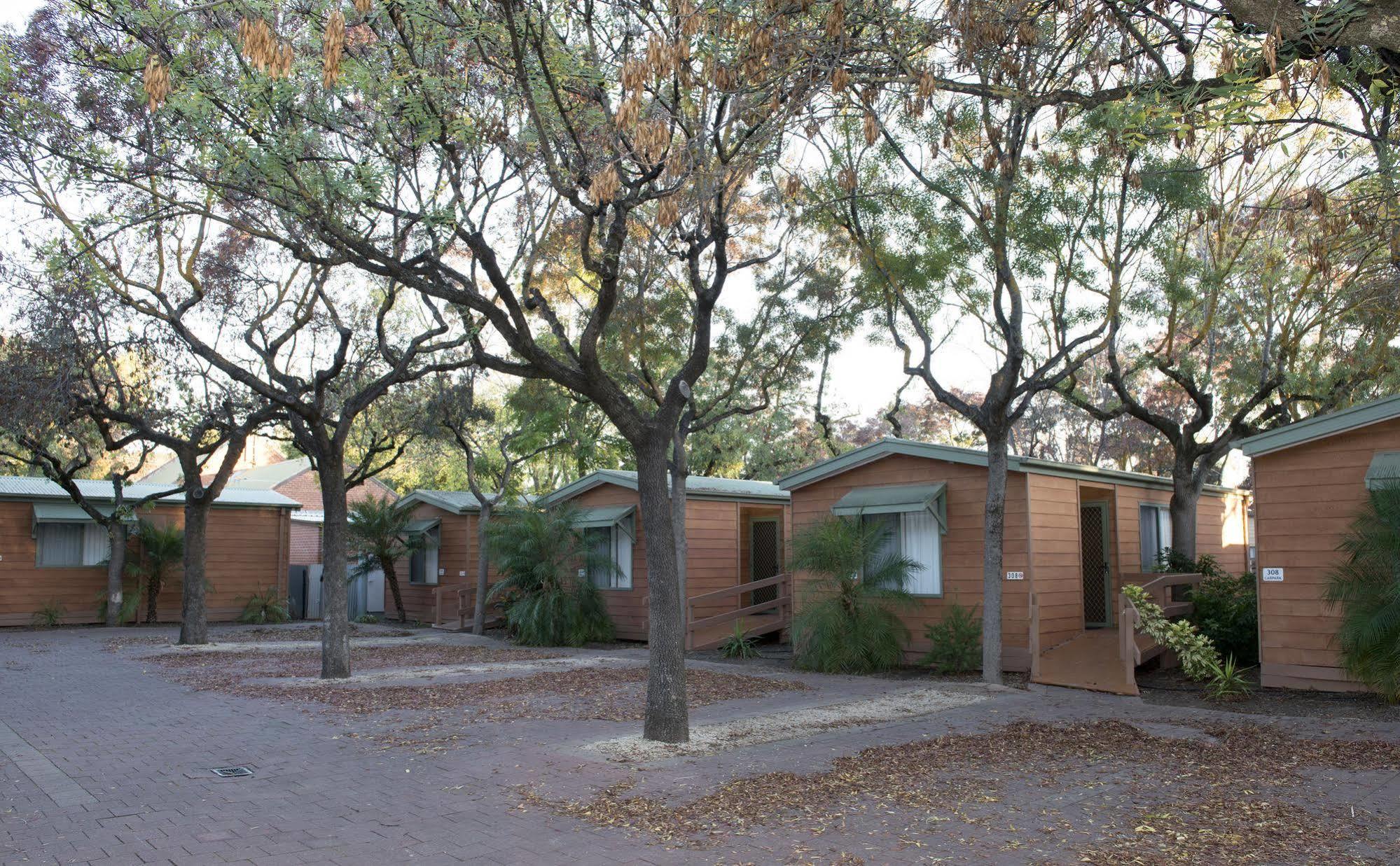 Adelaide Caravan Park - Aspen Holiday Parks Extérieur photo