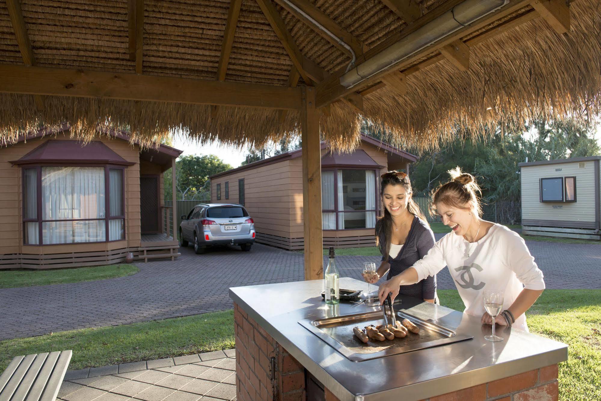 Adelaide Caravan Park - Aspen Holiday Parks Extérieur photo