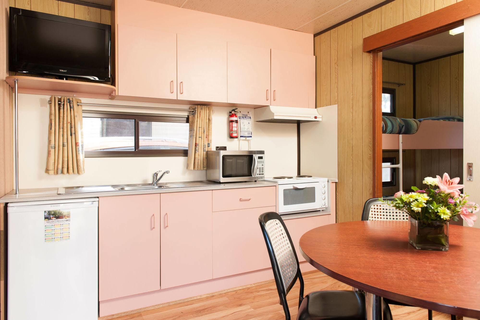 Adelaide Caravan Park - Aspen Holiday Parks Extérieur photo